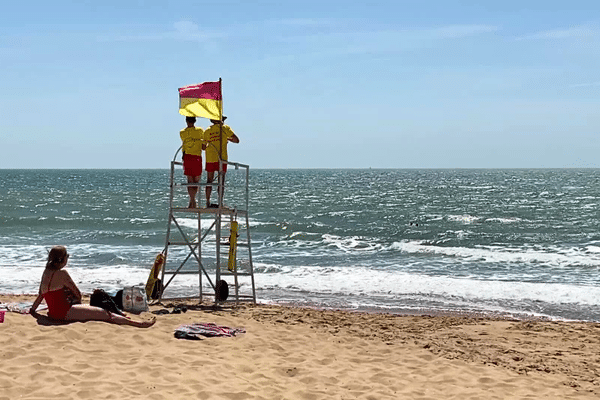 Surveillant de baignade est un job saisonnier qui recrute partout en France.