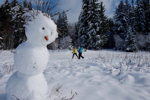 Premières neiges et premières pistes (quelques unes) ouvertes en Franche-Comté.