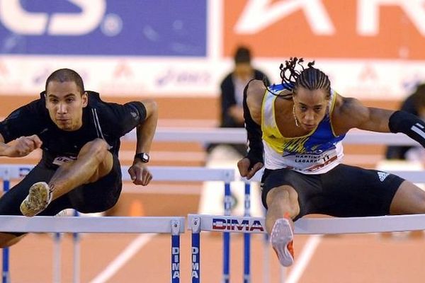 Pascal Martinot-Lagarde (D) remporte le 60 m haies aux Championnats de France d'athlétisme en salle de Bordeaux