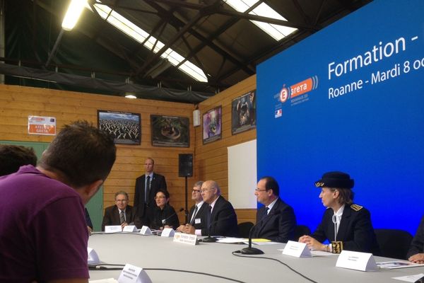 François Hollande à Roanne - Table ronde au Greta - 08/10/13