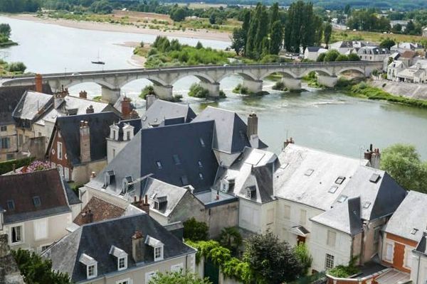 Le Pont de l'Ile d'Or, à Amboise, est fermé à la circulation du 26 novembre jusqu'au mois de mars pour travaux.