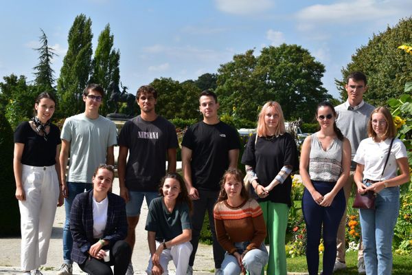 Une partie des membres de l’association De l'Orne aux Grandes Ecoles, dont les deux fondateurs.