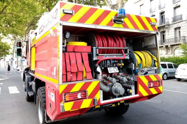 Une quinzaine de pompiers est intervenue pour venir à bout de l'incendie. Illustration.