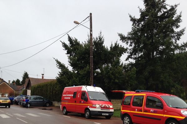 Les équipes déployées à Lucenay-L'Evêque (Saône-et-Loire), vendredi 5 janvier. 