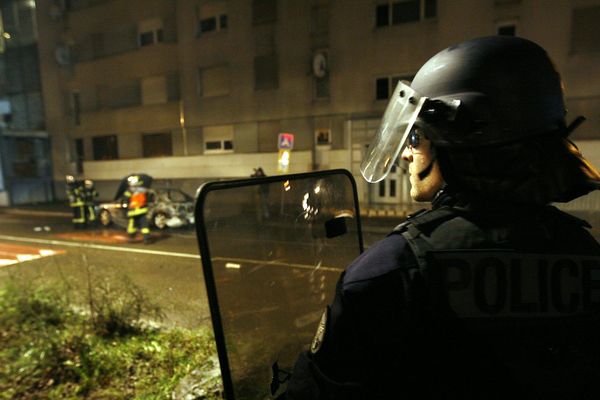 Intervention le soir du Nouvel an dans le quartier - Photo Jean-Marc Loos