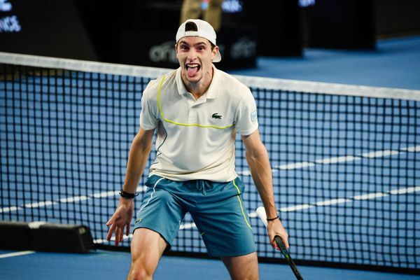 Ugo Humbert célèbre sa victoire en demi-finale de l'ATP Open 13, face à Hubert Hurkacz, le 10 janvier à Marseille.