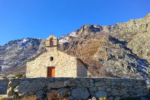 ILLUSTRATION - Chapelle Sant'Eliseu (1555 m) dans laquelle sont exposées les statues de Sainte Elisée et de Sainte Sabine (Haute-Corse)