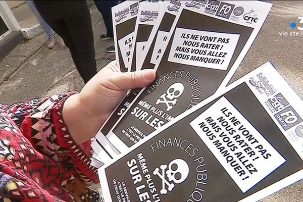 Ce lundi 13 mai, plusieurs représentants des syndicats des finances publiques sont allés à la rencontre des usagers au centre des impôts d'Ajaccio. 