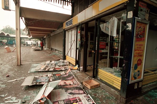 Toulouse, September 21, 2001: the AZF explosion caused damage to the city center, here avenue de Muret.