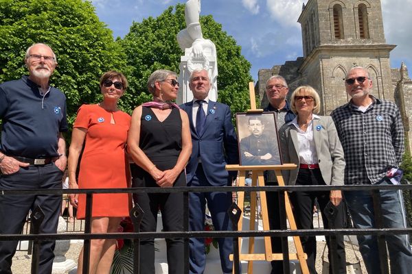 La famille de François Gérard Landreau, reconnu "mort pour la France" 95 ans après.