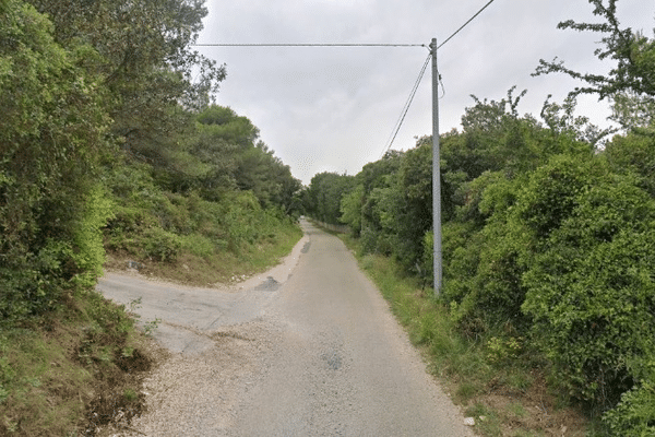 Caveirac (Gard) - le chemin de Canteperdrix où la jeune femme a été retrouvée nue et tondue, près de Nîmes - archives.