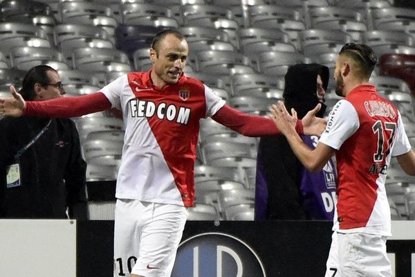 Berbatov à gauche, auteur de deux buts contre le TFC