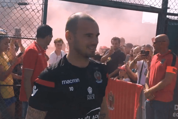 Une arrivée à l'entraînement au milieu des supporters