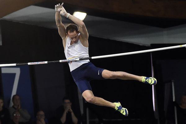 Renaud Lavillenie au Championnats de France en salle de Liévin.