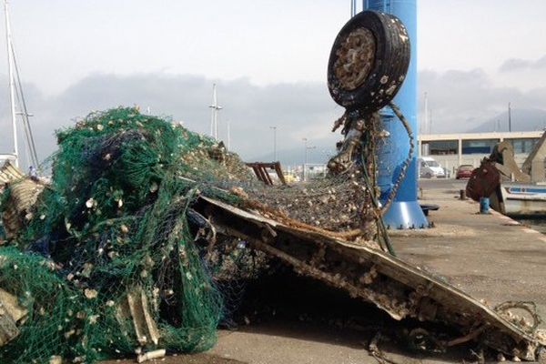 Les débris de carlingue d'avion retrouvés au large de Rosas en Espagne - 12 mai 2015