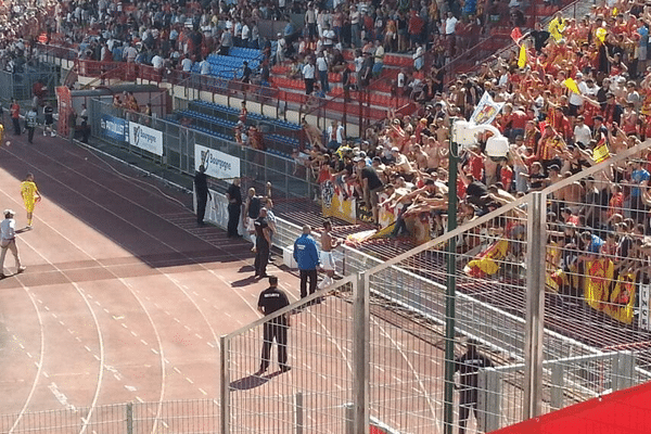 Le supporteurs lensois à Dijon.