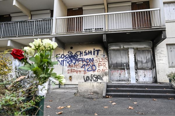 L'incendie s'était déclaré dans le hall de cet immeuble de Vaulx-en-Velin. Il avait coûté la vie à dix personnes dont quatre enfants dans la nuit du 15 au 16 décembre 2022.