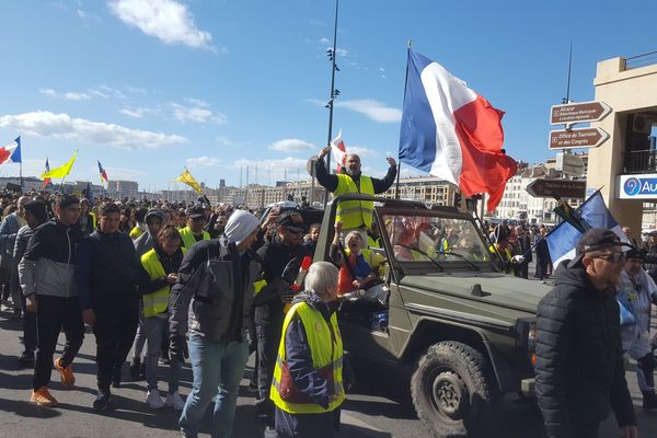 Le cortège est parti du Vieux-Port pour remonter la Canebière.