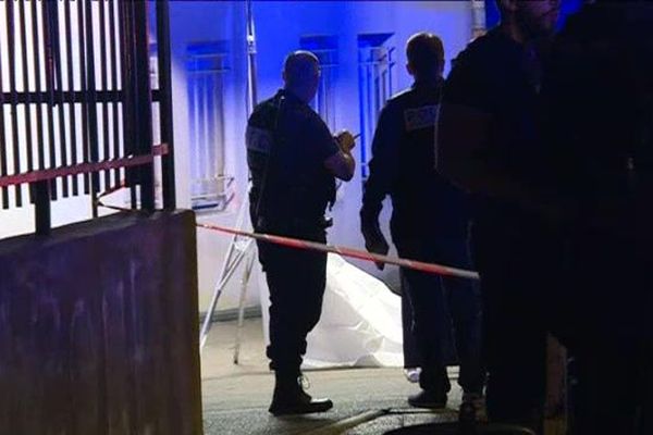 Un homme d'une trentaine d'années a été criblé de balles par un commando à proximité du commissariat de police de l'Estaque hier soir vers 20H40