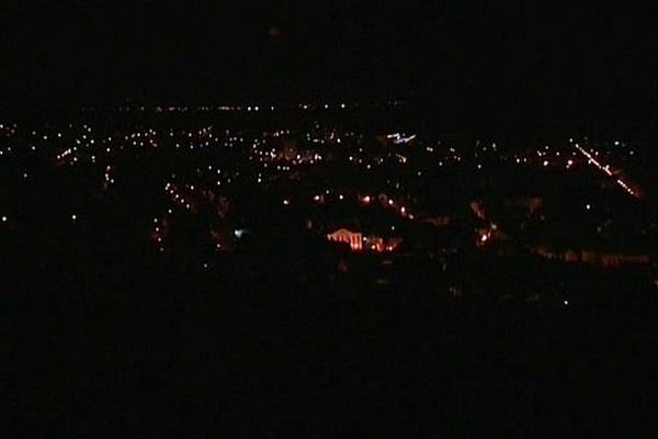 Dans l'Yonne, la ville de Joigny coupe l'éclairage public dans certains quartiers la nuit depuis 2011.