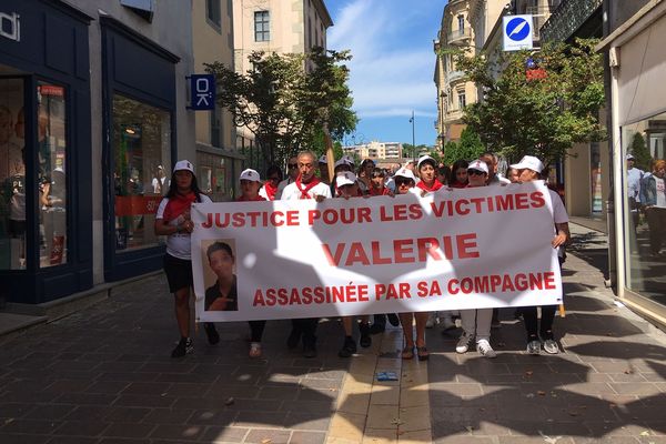 Une marche blanche était organisée à Carcassonne, samedi 7 septembre, en souvenir de Valérie Drif, tuée par sa compagne.