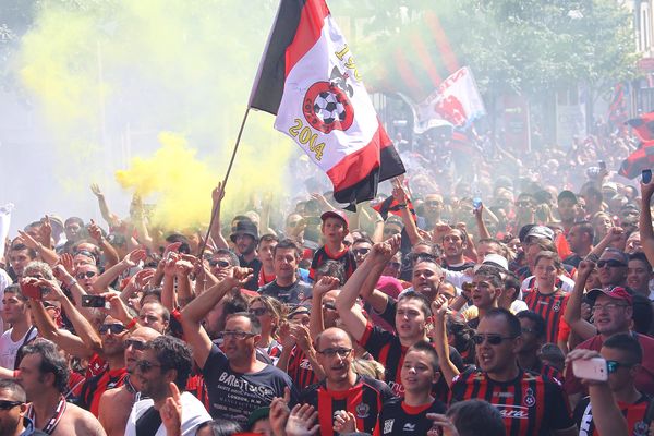 1er septembre, les supporters niçois se dirigent vers le stade du Ray: la Der des Der