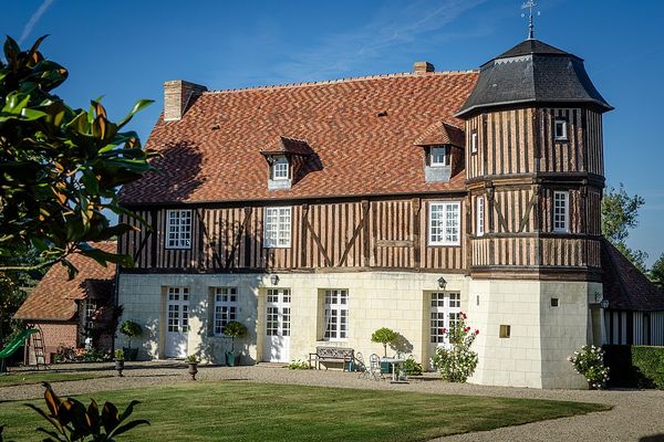 Dans le Calvados, non loin de Lisieux au coeur du pays d'Auge, le Manoir de Caudemone retrouvera un temps de plus en plus ensoleillé.