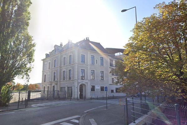 Le lycée Vaucanson, à Grenoble, a fait l'objet de nombreuses fausses alertes à la bombe.