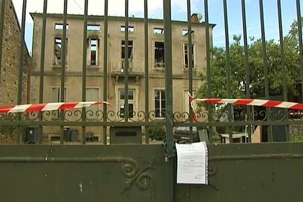 En Côte-d'Or, un incendie a dévasté la mairie d’Athie lundi 25 mai 2015. Le sinistre a fait un mort.