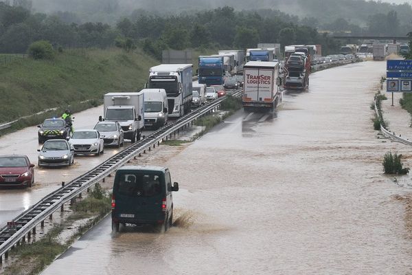 L'autoroute A36 inondée à la suite d'intempéries le 8 juin 2016 à hauteur de la commune de Burnhaupt