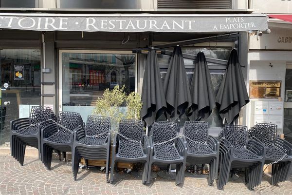 Restaurant fermé à Antibes dans les Alpes-Maritimes, mars 2021.