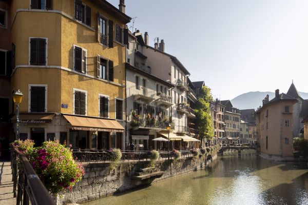 La ville d'Annecy devient plus sévère avec les logements de tourisme.