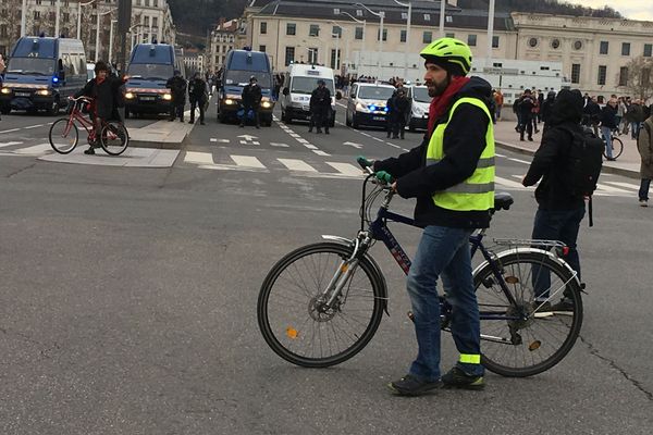 Un périmètre restreint de la presqu'île de Lyon interdite aux manifestations samedi 18 mai (images d'archives).