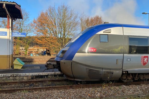 Pour la réouverture de la ligne, la SNCF propose plus d'allers-retours ainsi qu'une réduction de 30% sur l'abonnement mensuel.