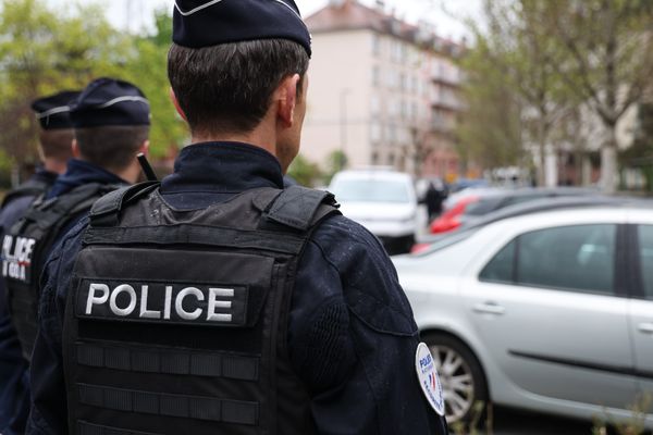 Les policiers lyonnais ont découvert 8,4 kg de résine de cannabis dans un sac-poubelle, puis 11 kilos dans un appartement.