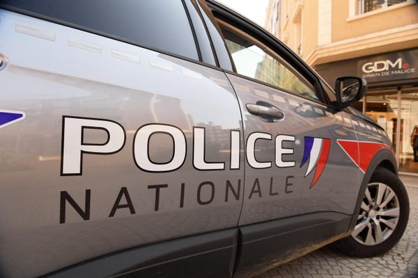 Une voiture de police