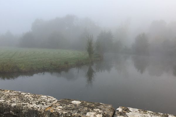 Un dimanche sous la brume dans la région.