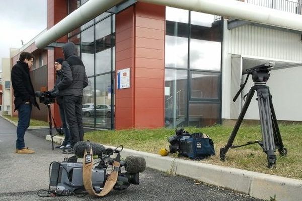 Les journalistes font le pied de grue à Castelnaudary devant chez Spanghero