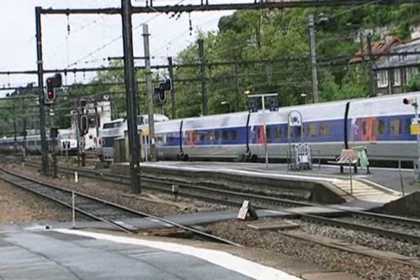 Ce TGV a mis quatre heures pour faire le trajet entre La Rochelle et Poitiers