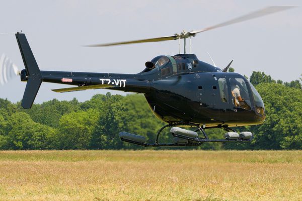 C'est cet hélicoptère, un Bell 505 immatriculé T7-VIT, qui s'est crashé ce mercredi soir à Saint-Raphaël.