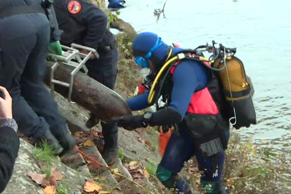 Opération de déminage à Villefranche/Saône : des engins explosifs de la Seconde Guerre mondiale sortis de l'eau ce matin 14/11/22