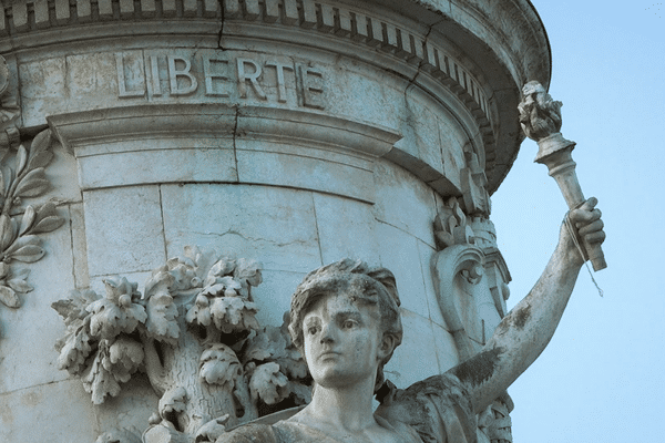 Documentaire La Marseillaise-Remix. Faut-il changer quelque chose à l'hymne national ?