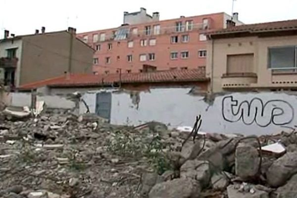 Perpignan - le site de l'ancienne école Jeanne Hachette sera transformé en parking avec espaces verts - septembre 2015.