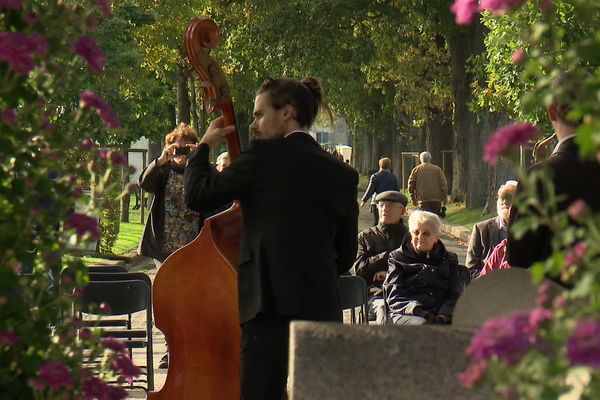 A la Toussaint, la vie rentre au cimetière de Rennes grâce à des concerts et des balades