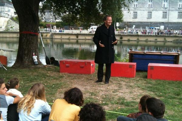 La compagnie Turak Théâtre à Coup de Chauffe à Cognac cet après-midi