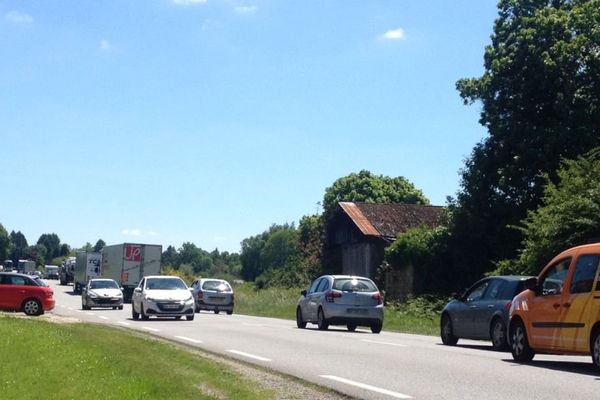 Certains automobilistes pressés préfèrent faire demi-tour et emprunter une autre route pour arriver à bon port. En Limousin, on n'est pas très habitués aux embouteillages