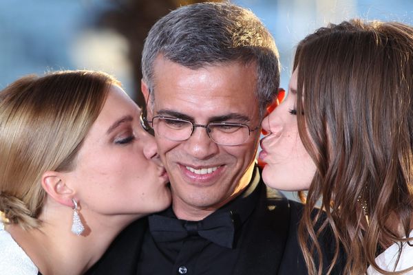 Le réalisateur Abdellatif Kechiche entouré des deux interprètes de "La vie d'Adèle"