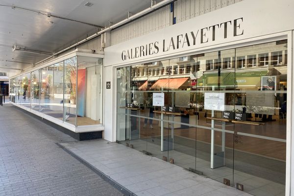 L'entrée des Galeries Lafayette à Caen