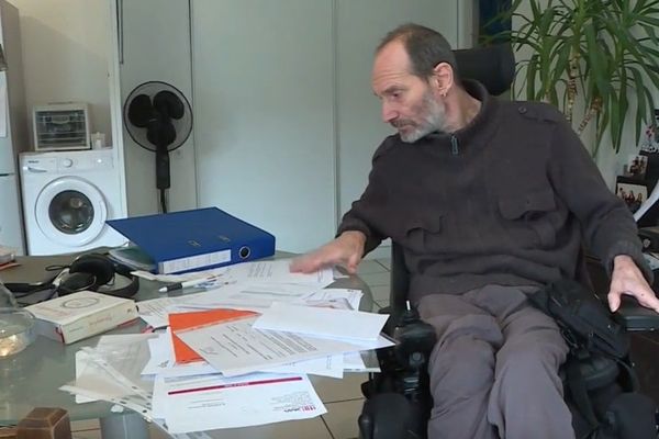 Rencontré en Côte-d'Or, Jean-François confie que le montant de son AAH (allocation adulte handicapé) ne suffit plus aujourd'hui à couvrir toutes ses dépenses.