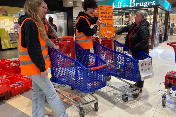 Les bénévoles de la banque alimentaire ont opéré une collecte de printemps, ce 12 avril 2024, à Vannes